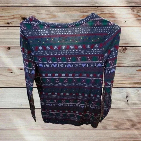 NO BOUNDARIES SIZE XL CHRISTMAS SHIRT WITH SNOW FLAKES AND CANDY CANE - Picture 3 of 3